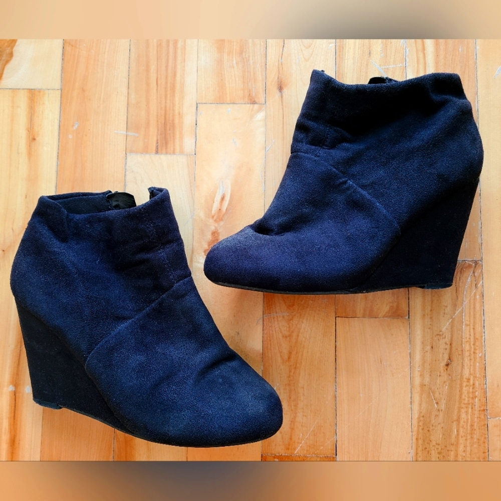 Black Velvet Wedge Ankle Boots (US7-7.5)